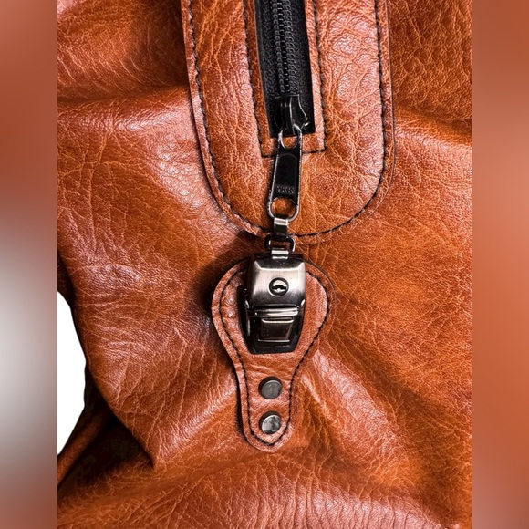 Helia Carry On Duffle Bag - Picture 4 of 7